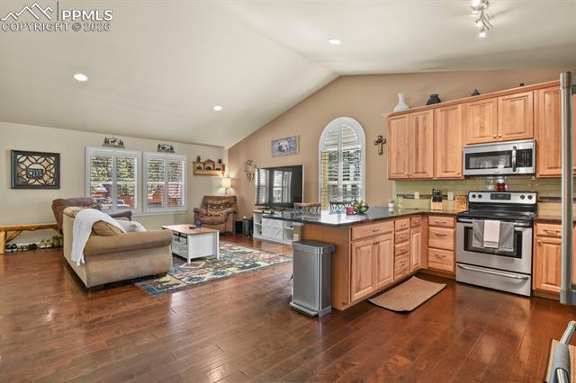 Listing photo 6 for 600 Spruce Street