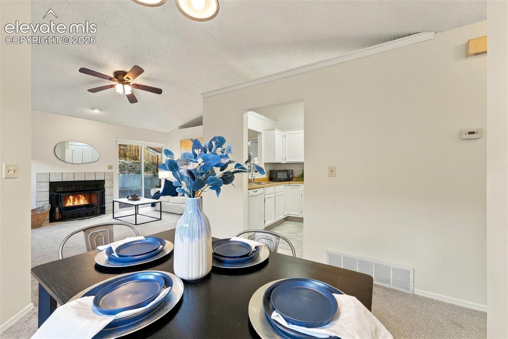 Listing photo 11 for 6430 Lonsdale Drive