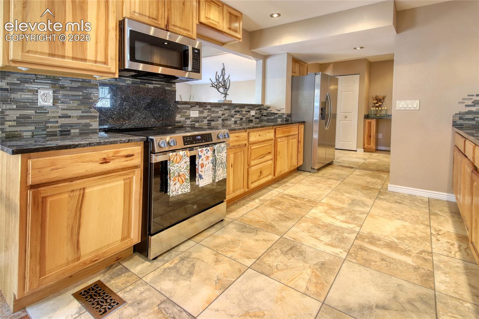 Listing photo 4 for 6425 Galway Drive