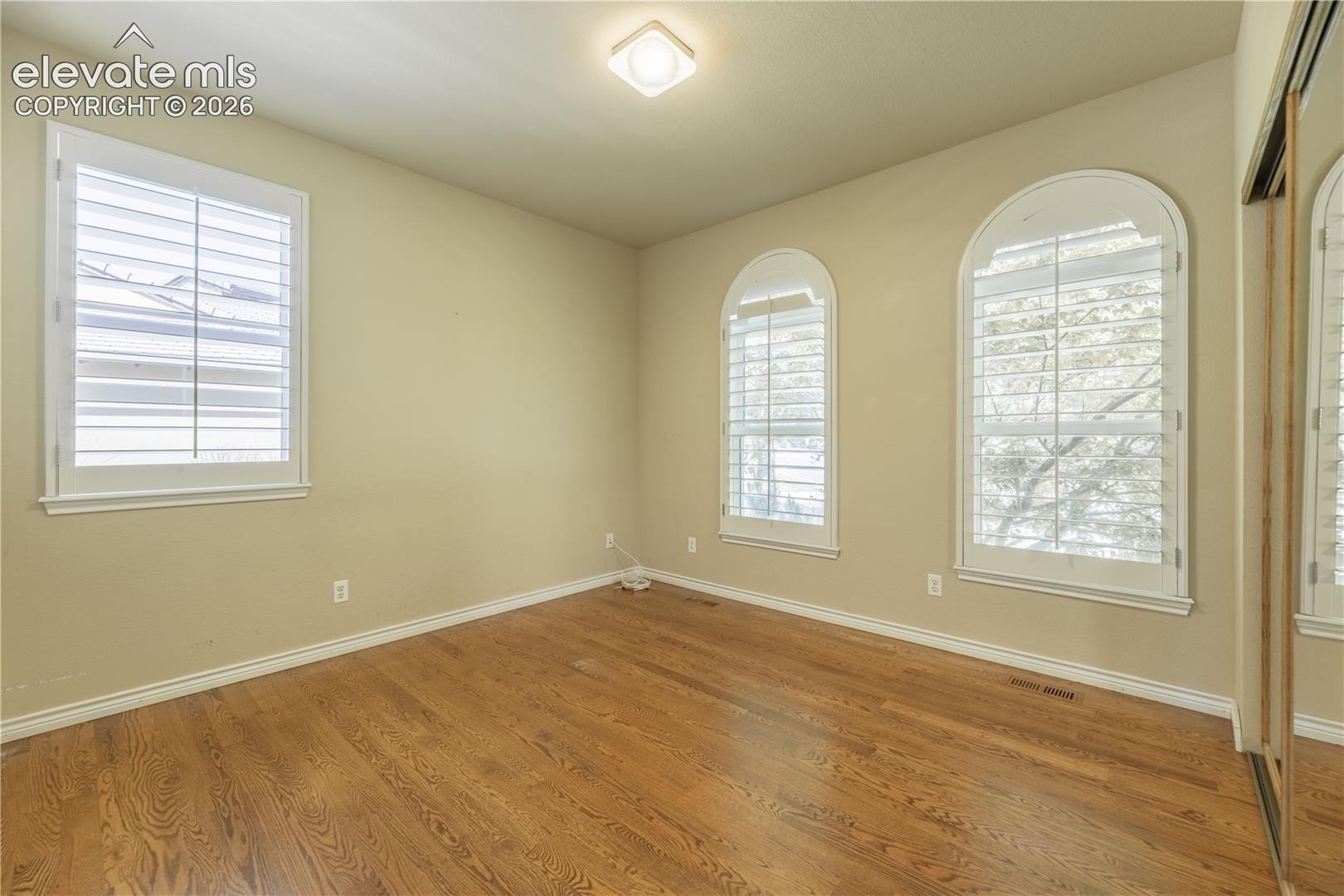 Listing photo 16 for 5011 Vermillion Court