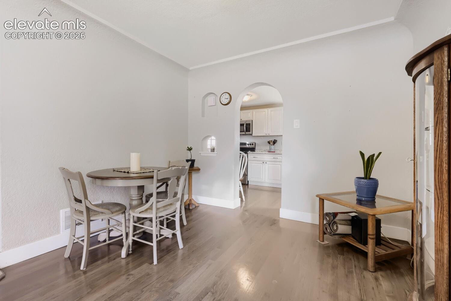 Listing photo 8 for 749 W Corona Avenue