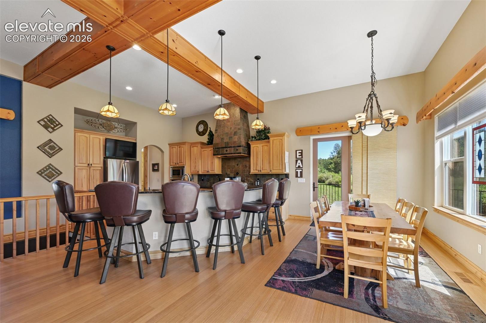 Listing photo 10 for 335 West Way