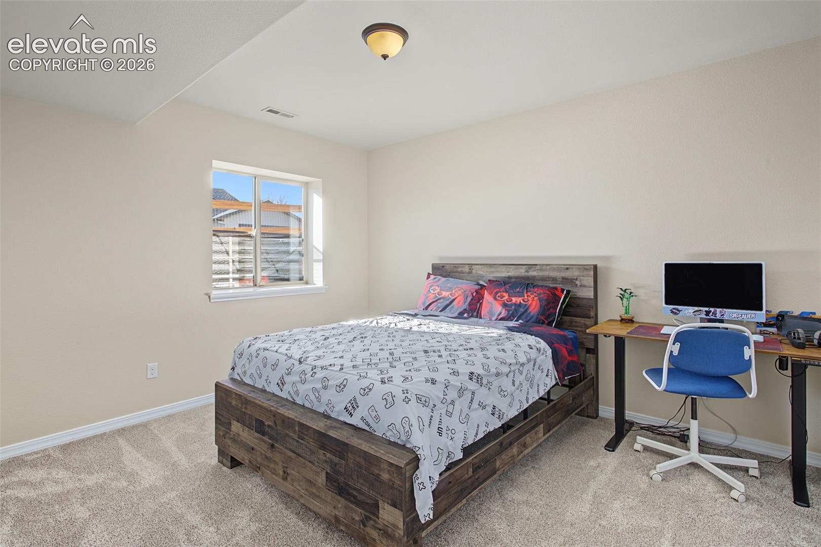 Listing photo 25 for 15621 Lake Mist Drive