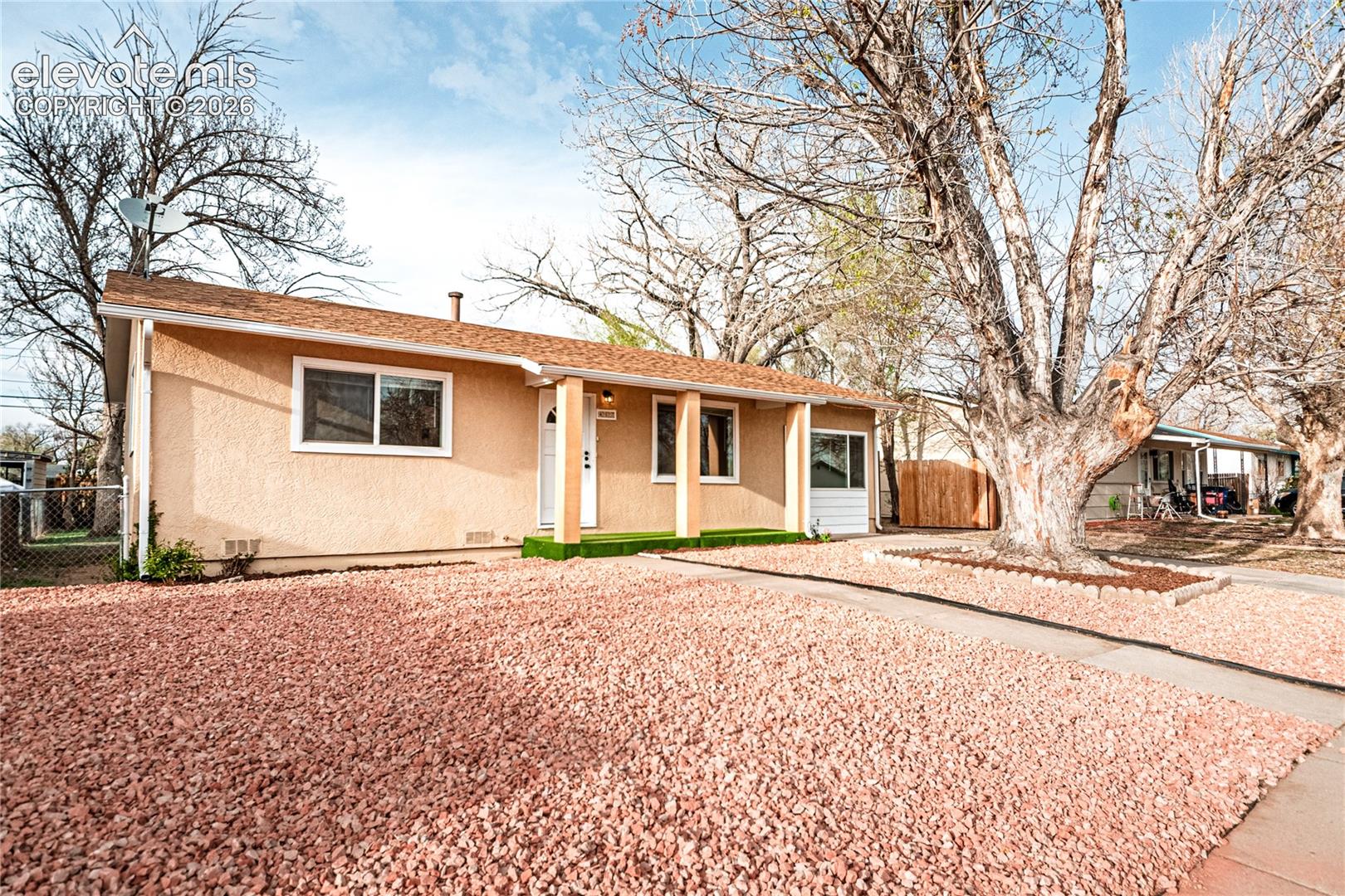 Listing photo 6 for 417 Linda Vista Drive