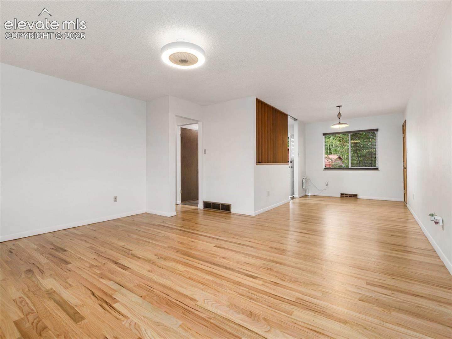 Listing photo 6 for 321 W Adams Avenue