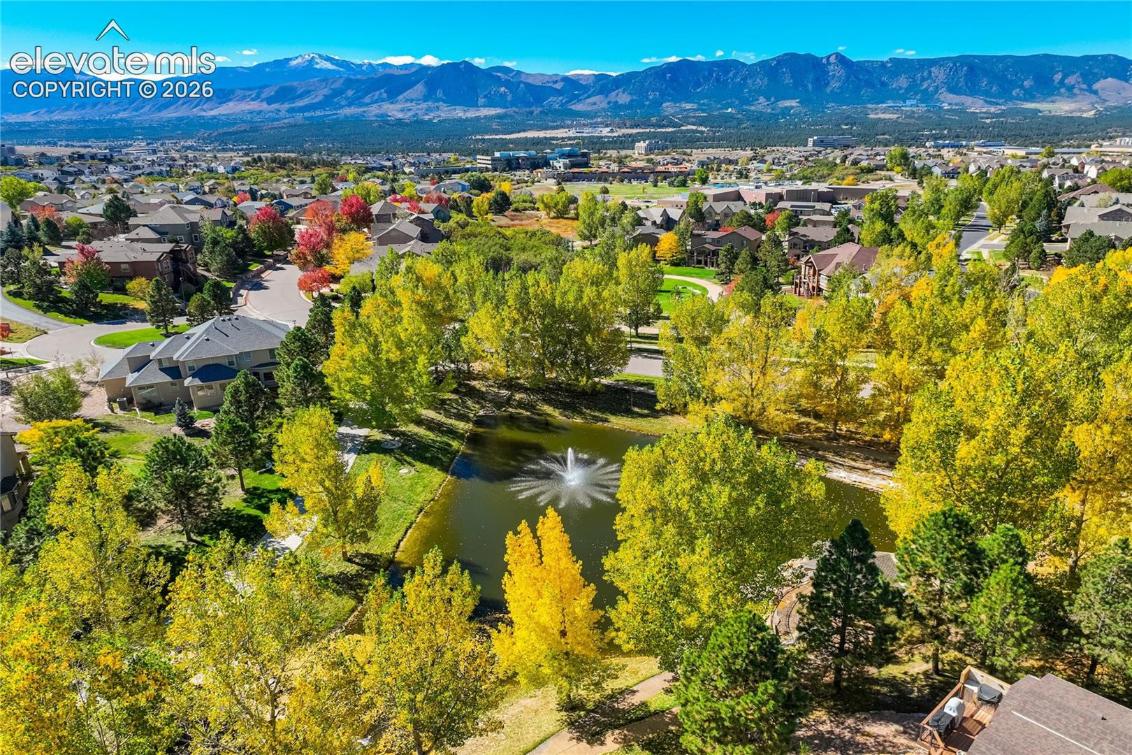 Listing photo 3 for 12427 Creekhurst Drive