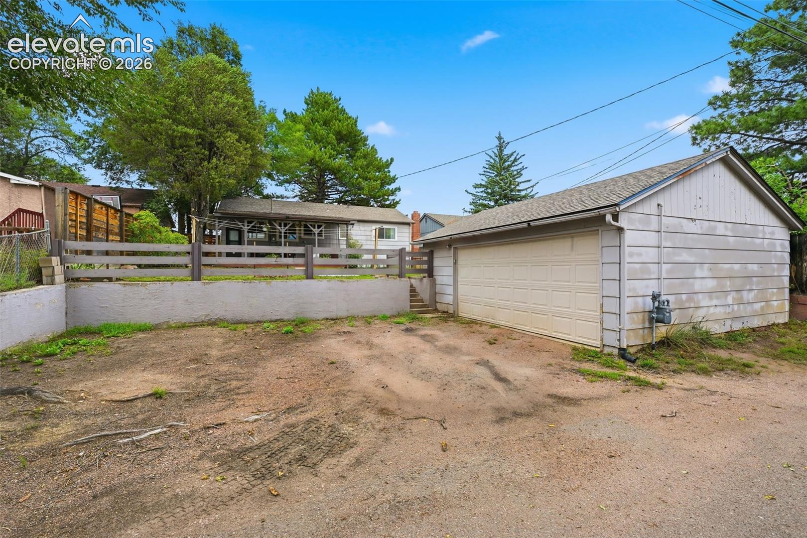 Listing photo 7 for 2637 Waldean Street