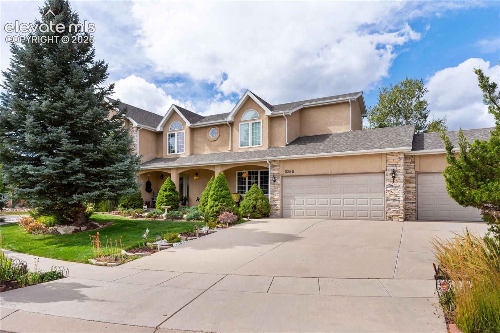 Listing photo 2 for 2285 Vanreen Drive