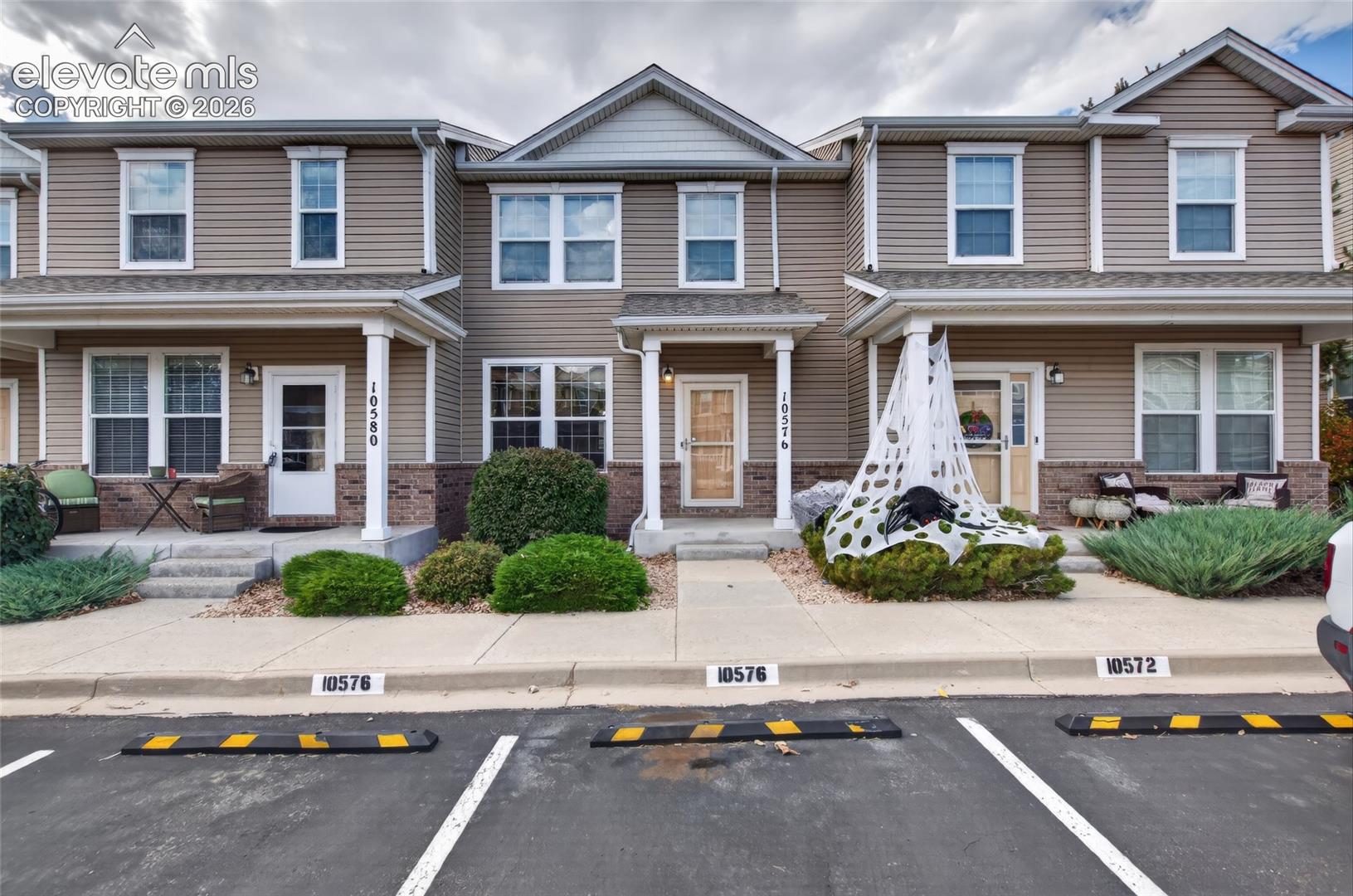 Listing photo 2 for 10576 Wells Point
