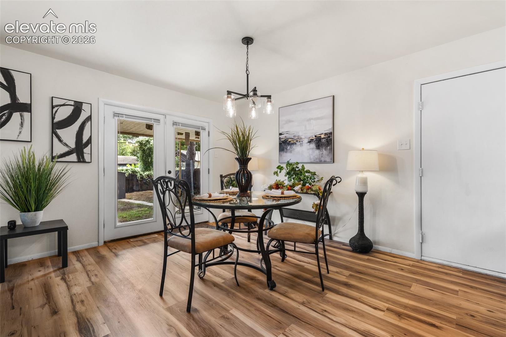 Listing photo 9 for 1818 Maplewood Drive