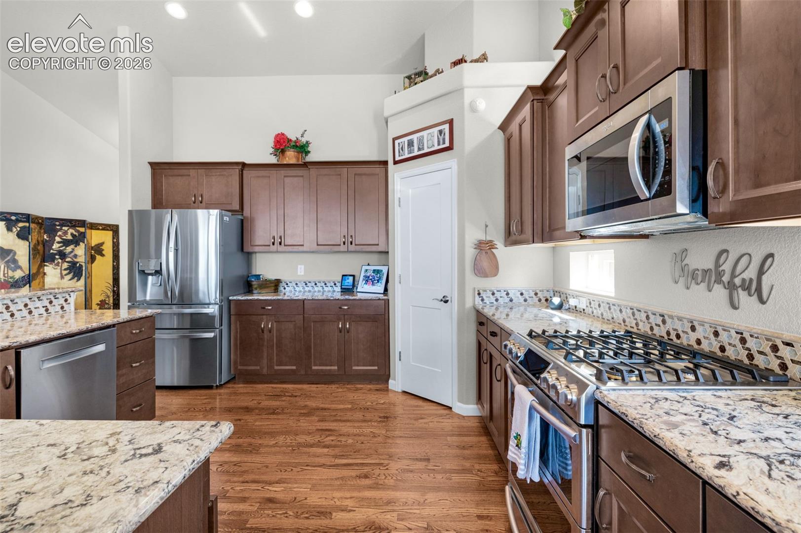 Listing photo 8 for 9828 Surrey Run Drive