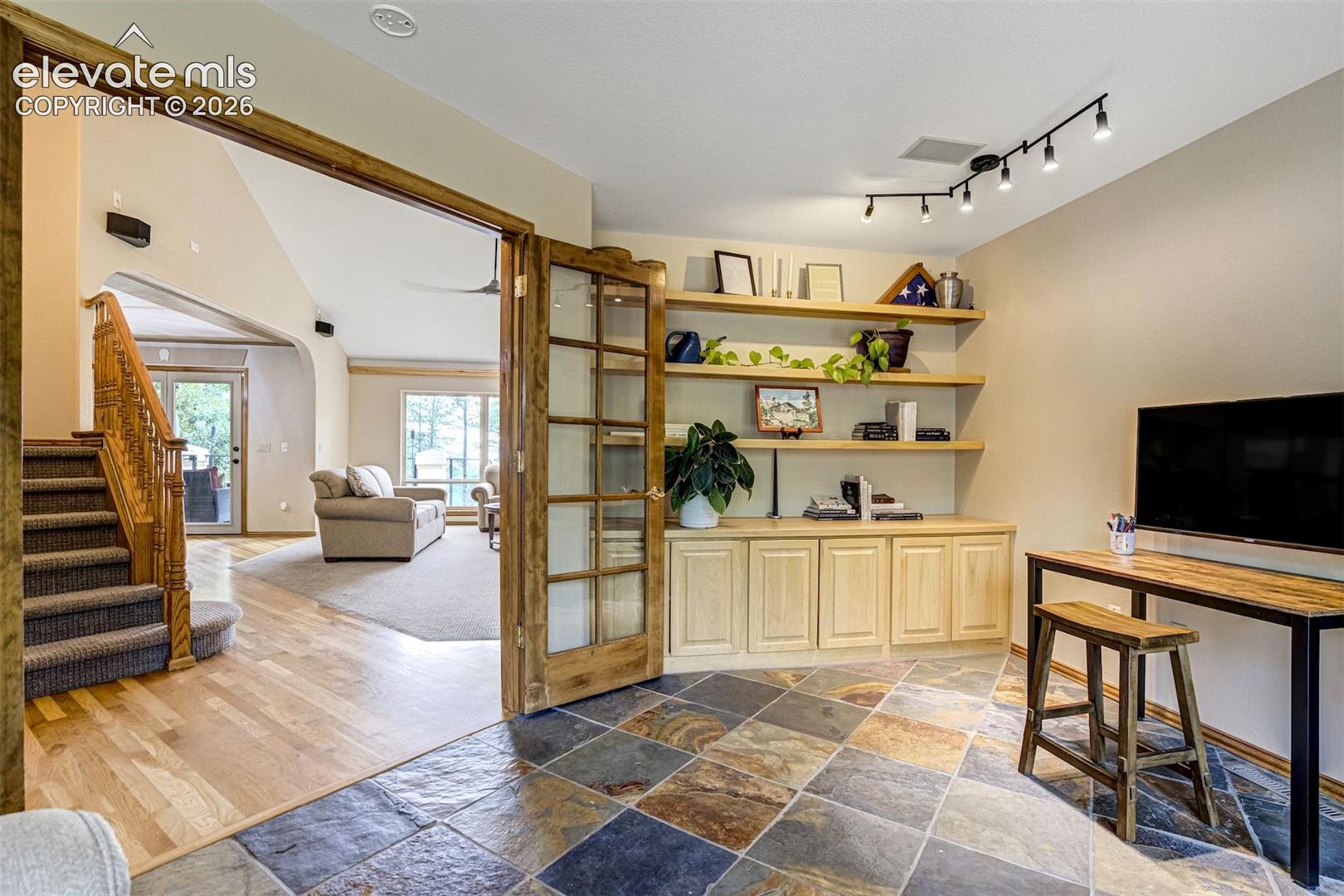 Listing photo 8 for 1851 Gore Drive