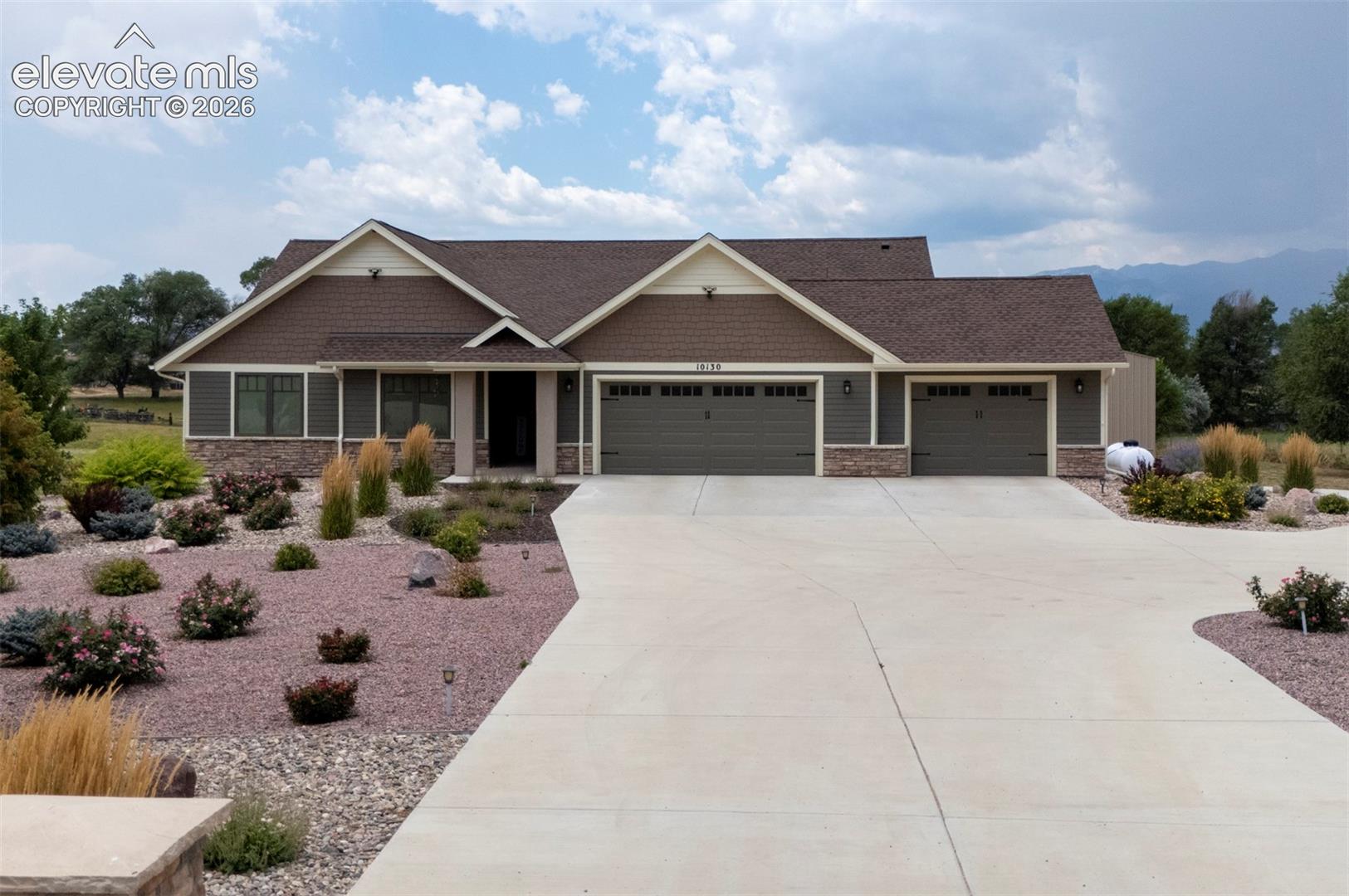 Listing photo 2 for 10130 Shumway Road