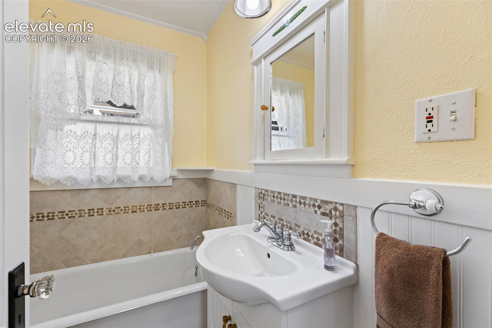 Listing photo 14 for 514 Custer Avenue