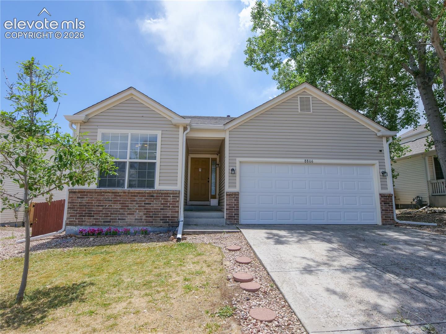Listing photo 2 for 8806 Silver Glen Drive