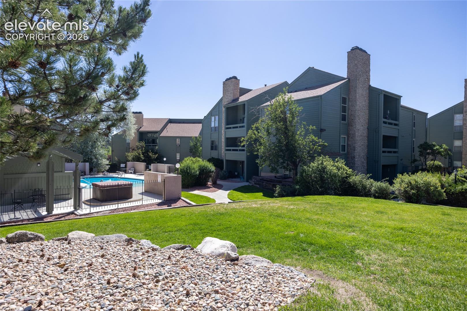 140 Rockrimmon Boulevard, photo 22