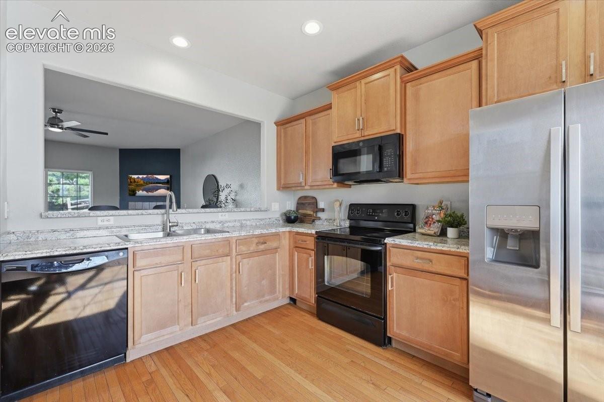 Listing photo 3 for 996 Burning Bush Point