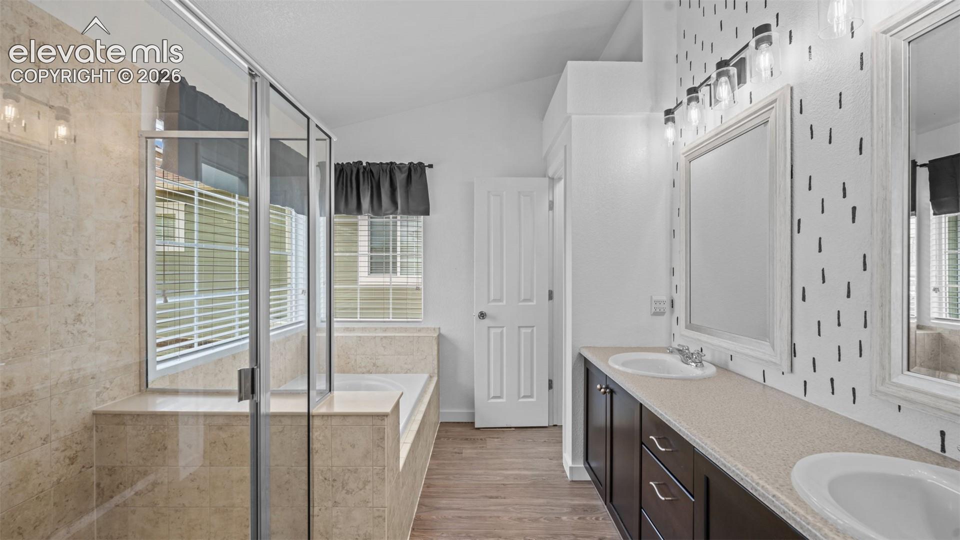 Listing photo 18 for 8068 Hollygrape Lane