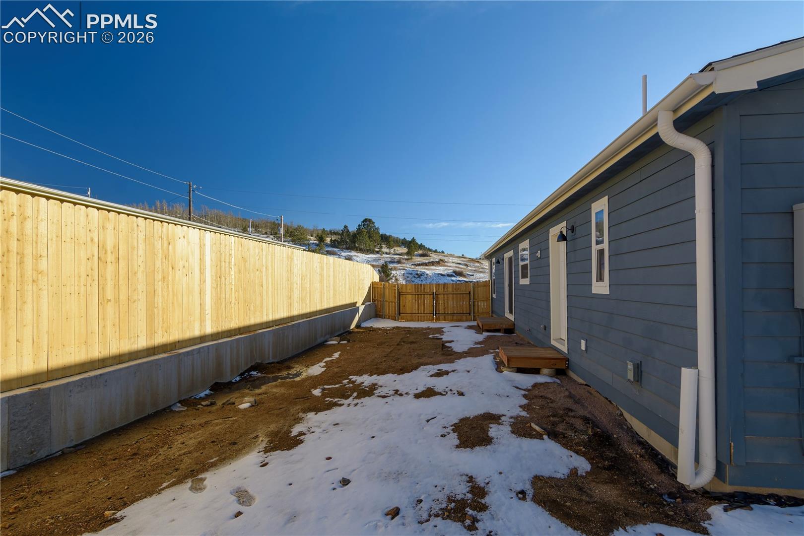 Listing photo 27 for 525 Carr Avenue