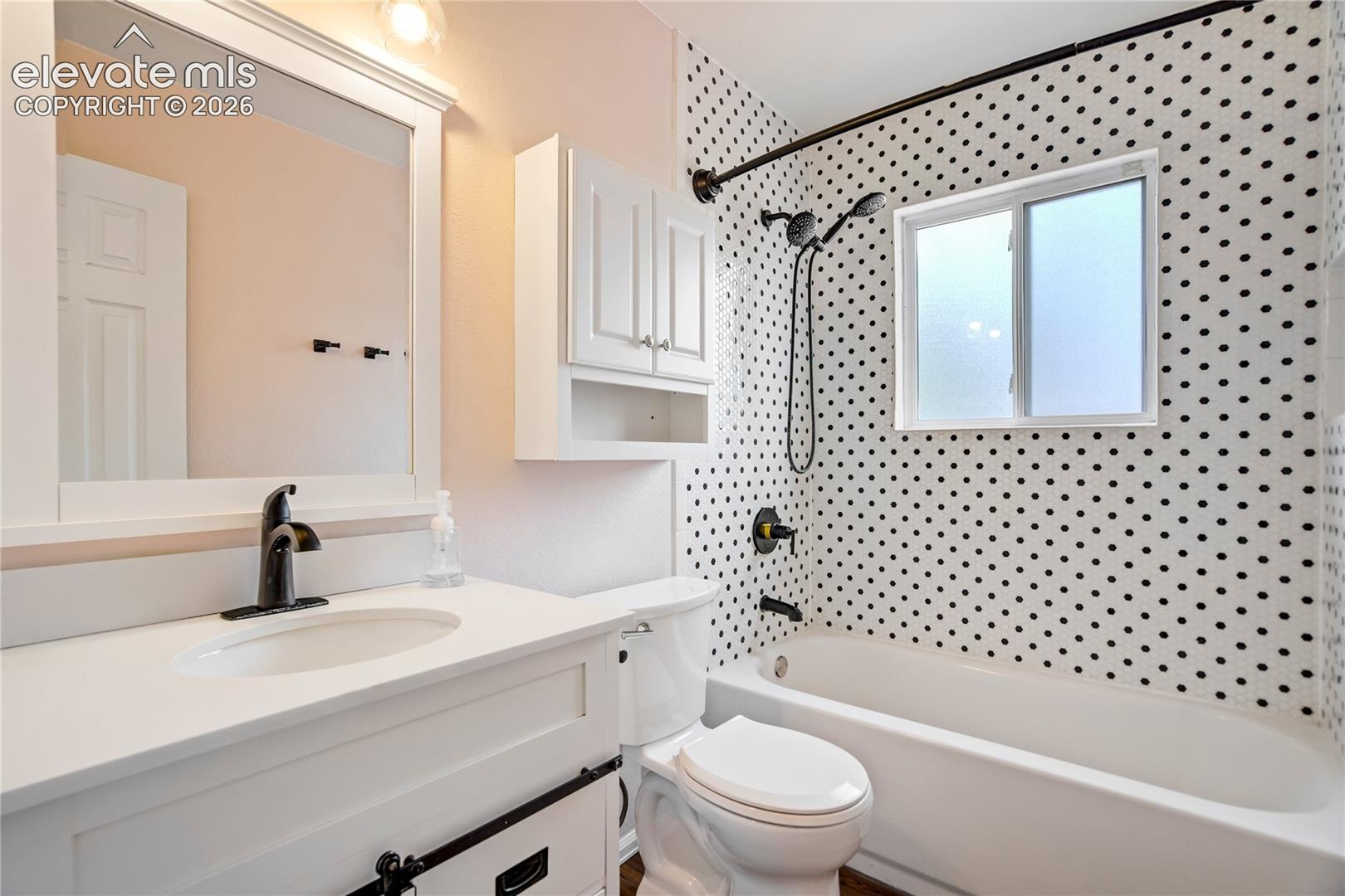 4340 Drummond Street, photo 24