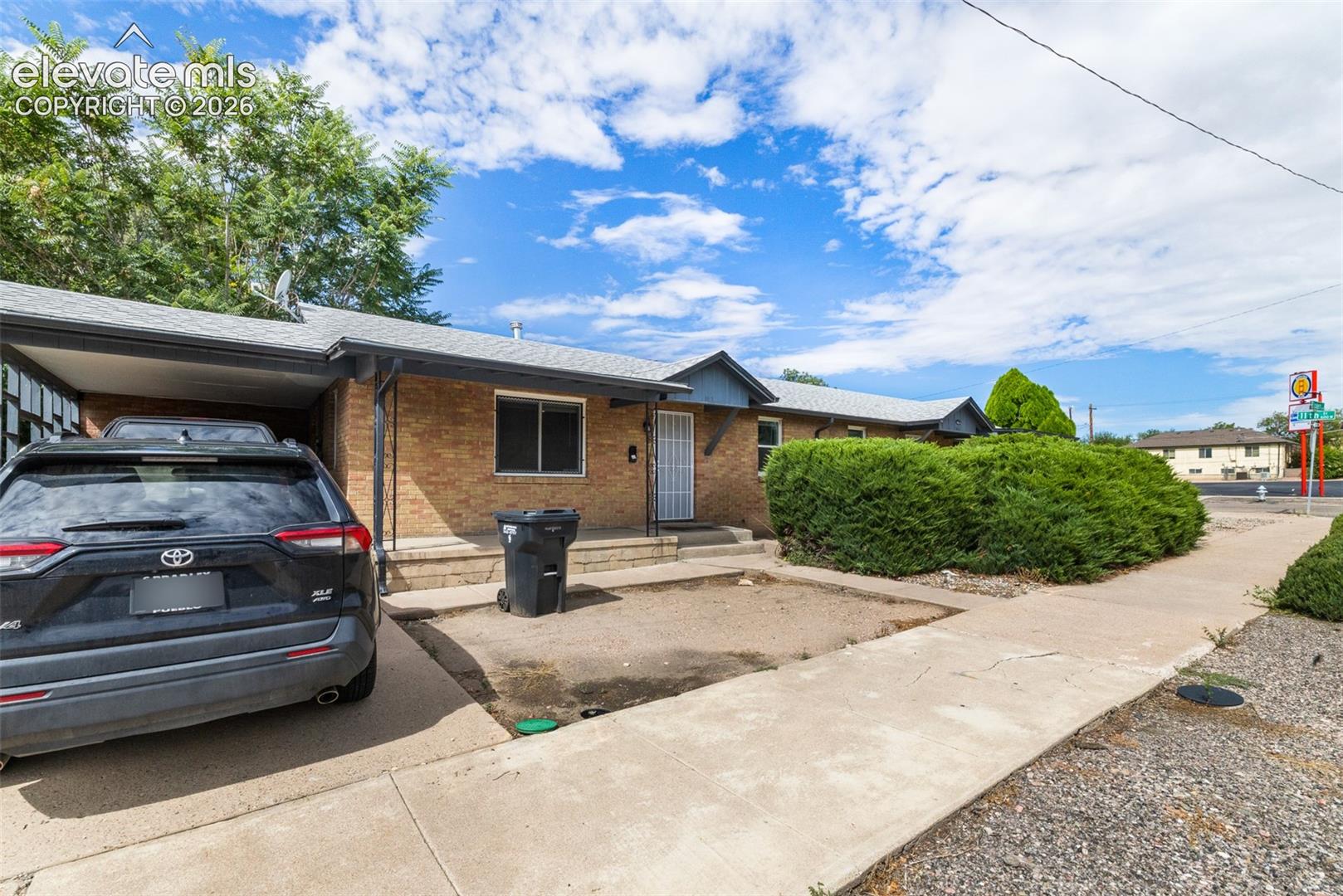Listing photo 3 for 1017 /1019 N Elizabeth Street