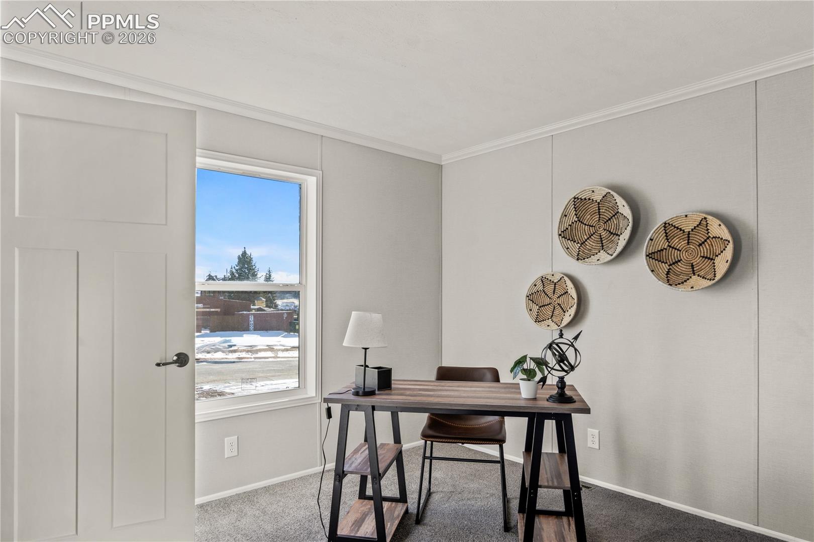 Listing photo 6 for 525 Carr Avenue