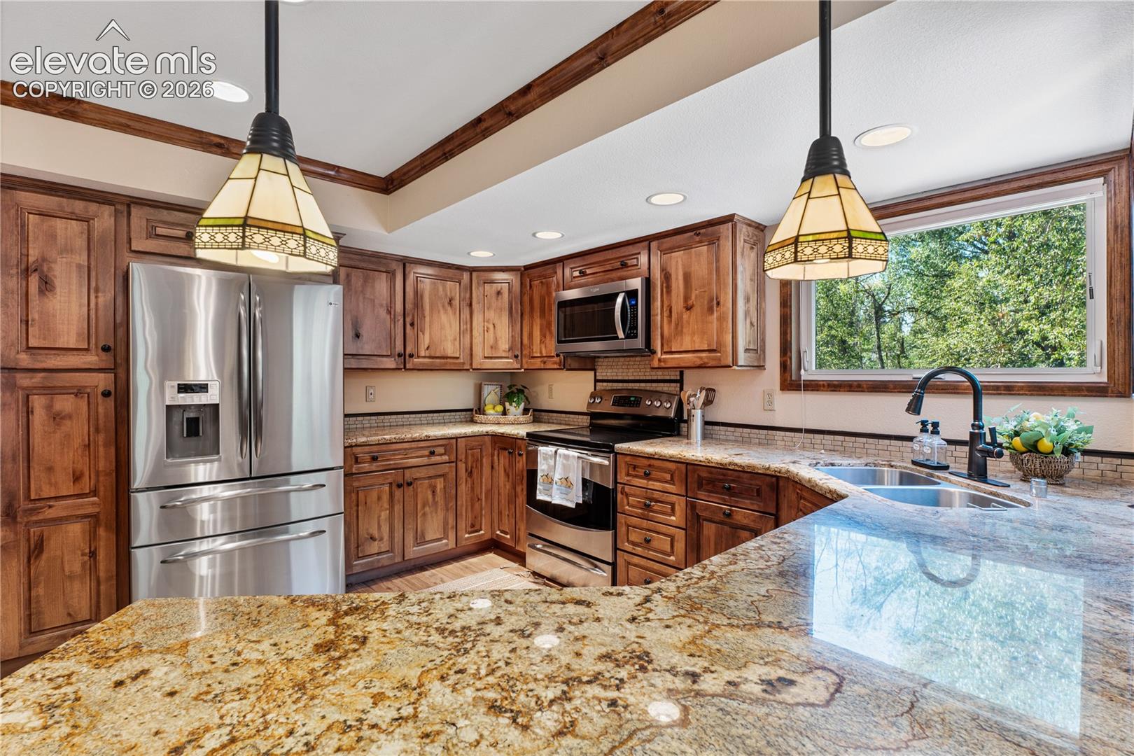 Listing photo 10 for 222 Clio Avenue