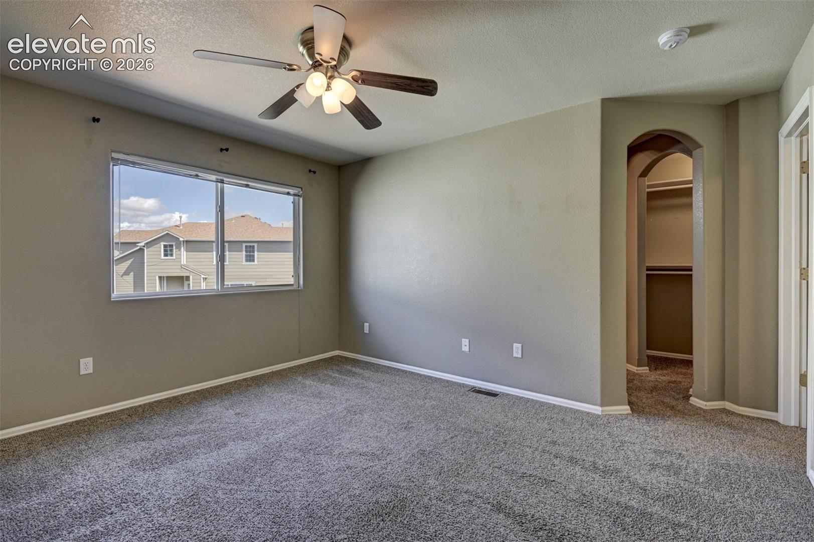 Listing photo 11 for 863 Red Thistle View