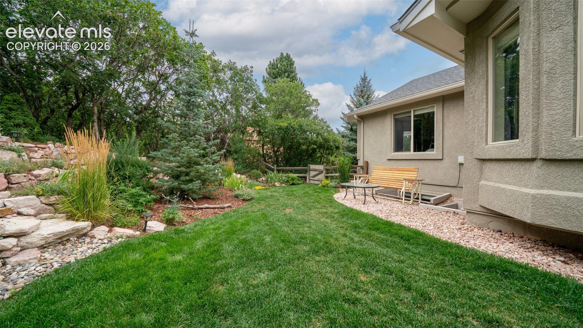 Listing photo 37 for 40 Wuthering Heights Drive