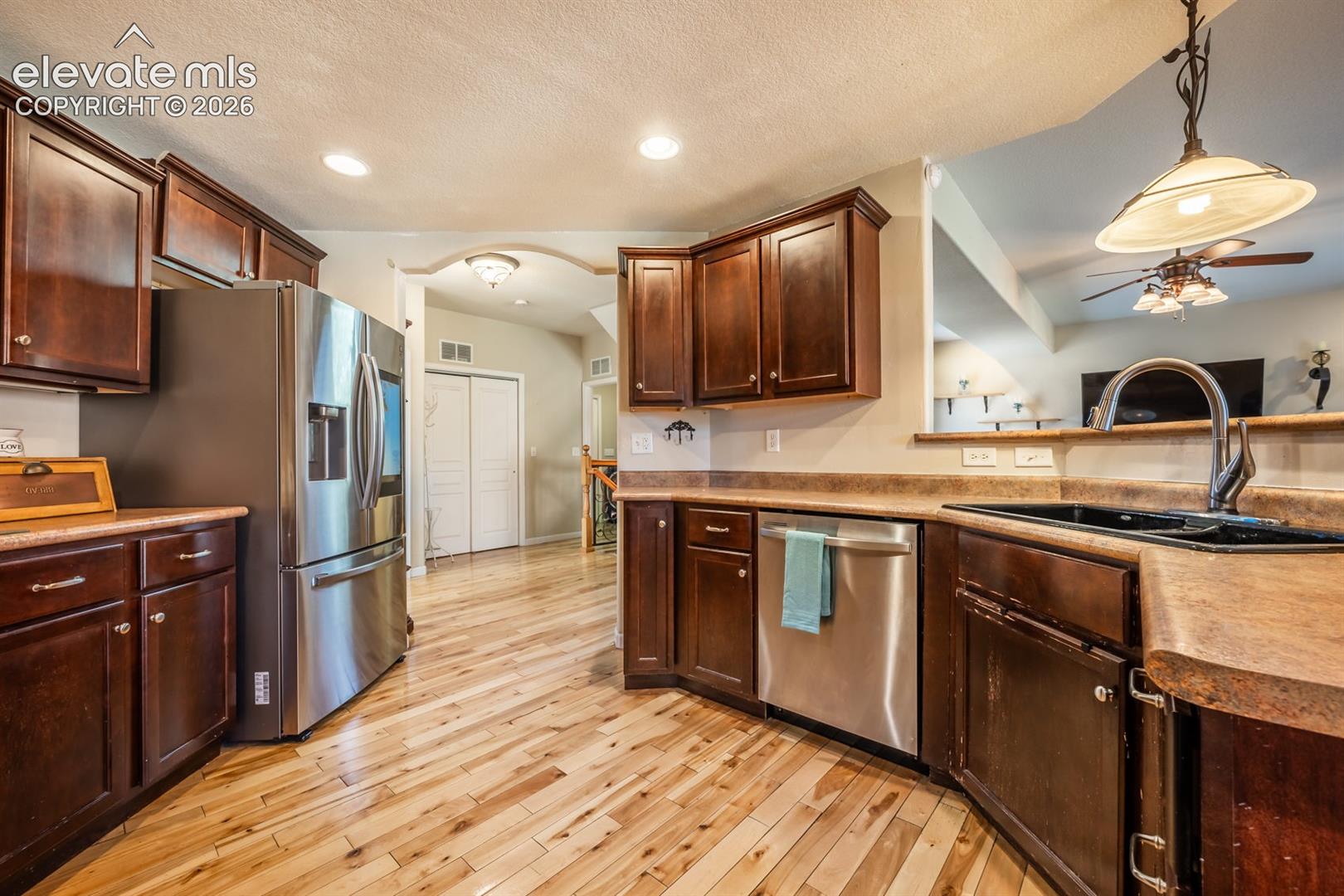 Listing photo 9 for 5078 Hummingbird Court