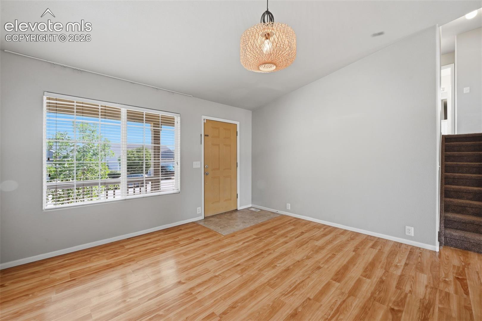 Listing photo 4 for 7368 Glenburn Drive