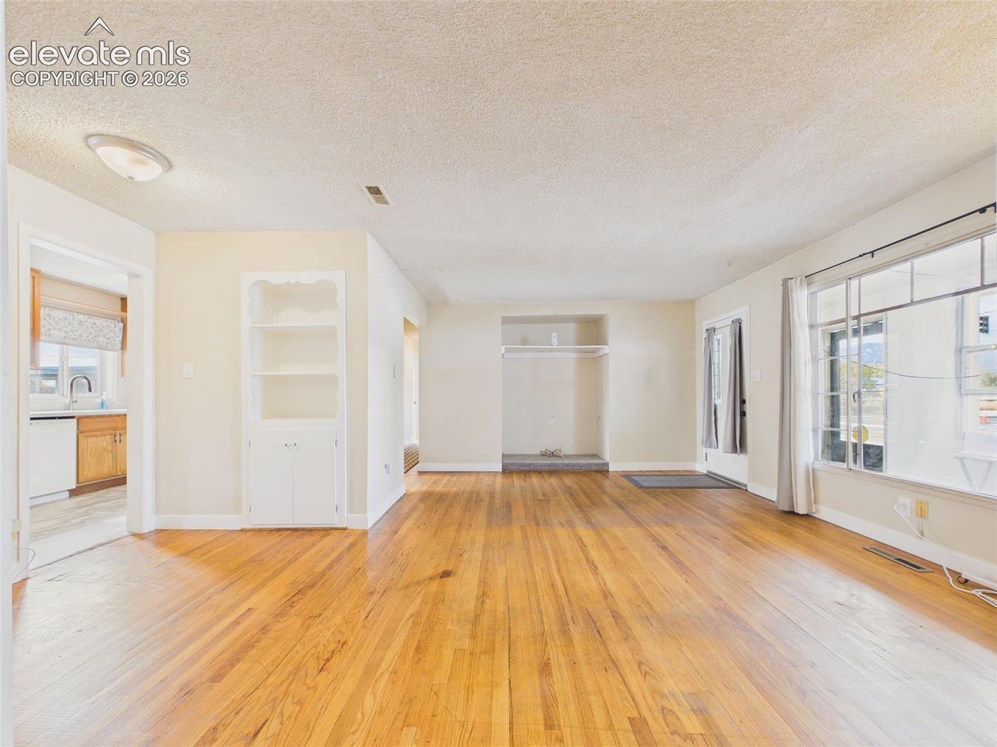 Listing photo 10 for 103 Grand Boulevard