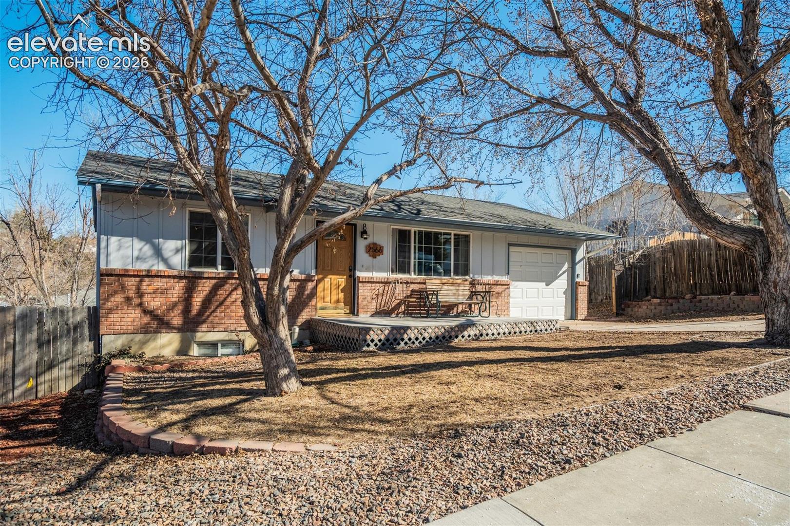 Listing photo 2 for 2566 Royalty Court