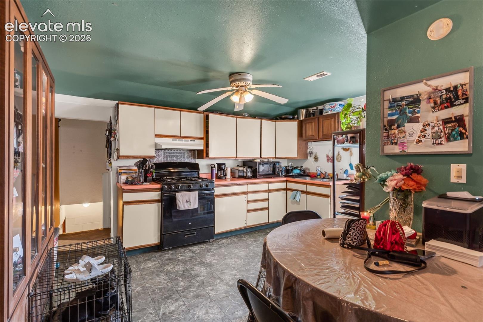 Listing photo 10 for 2120 W 11th Street