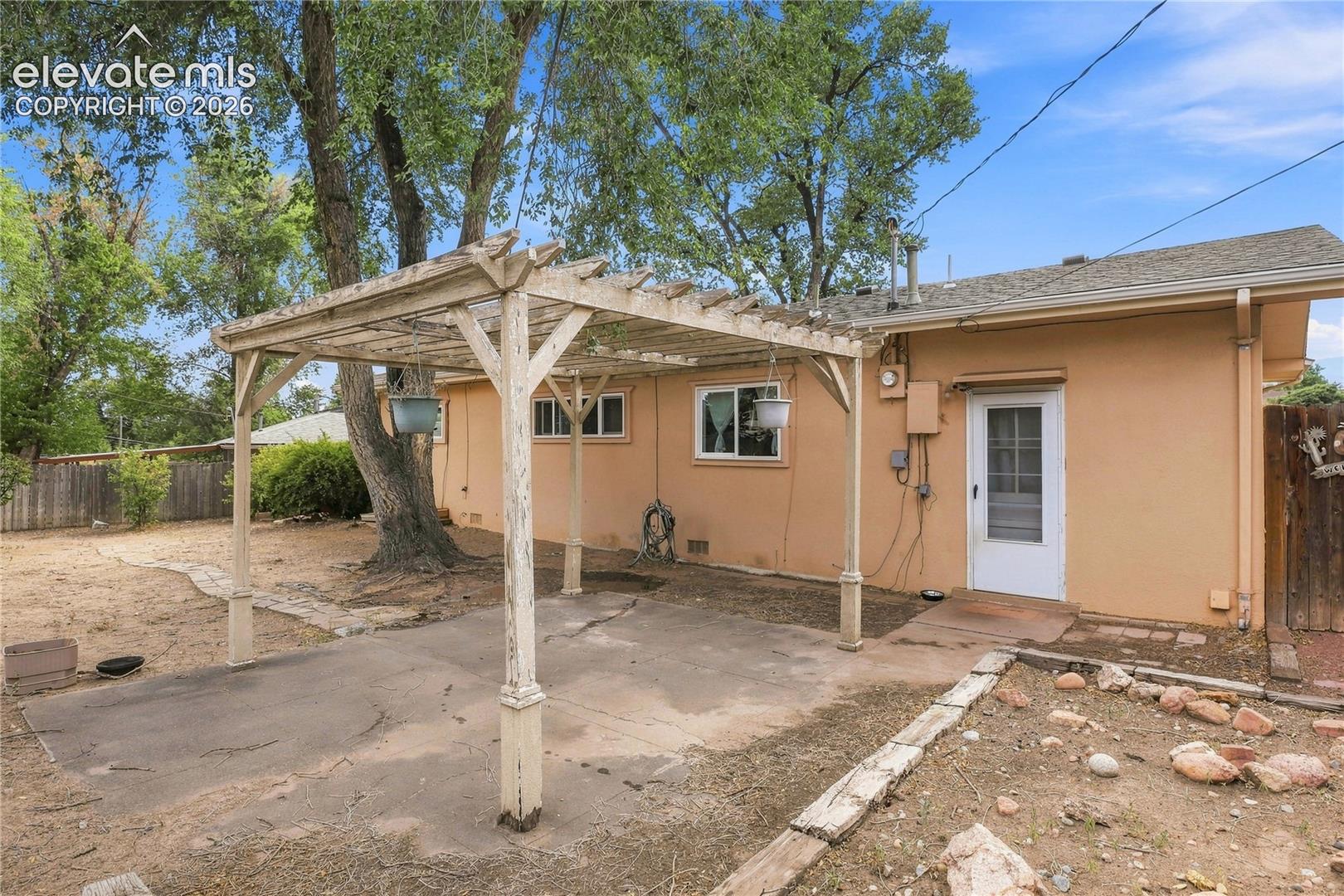 Listing photo 20 for 213 Jasper Drive