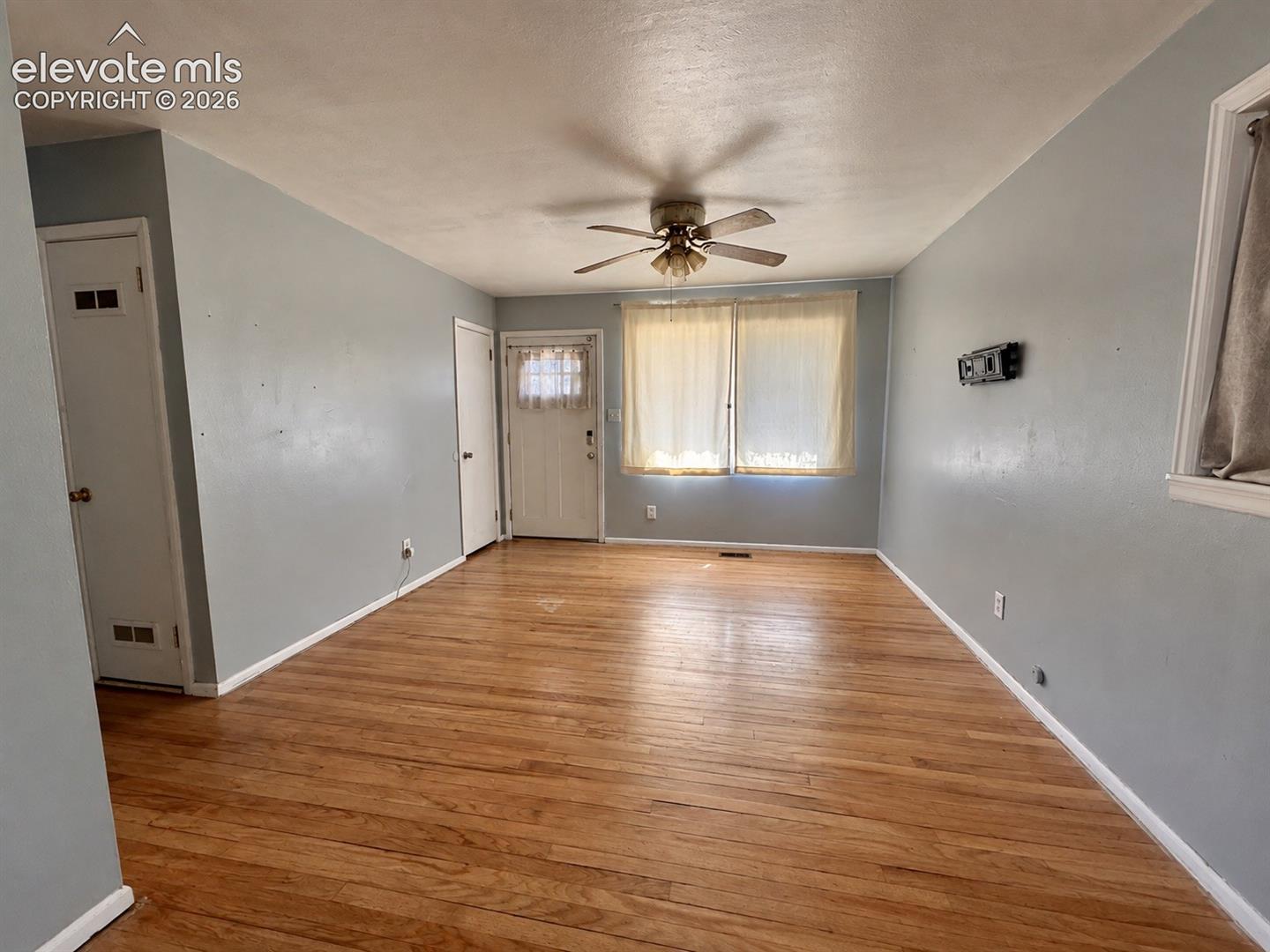 Listing photo 2 for 29 Goret Drive