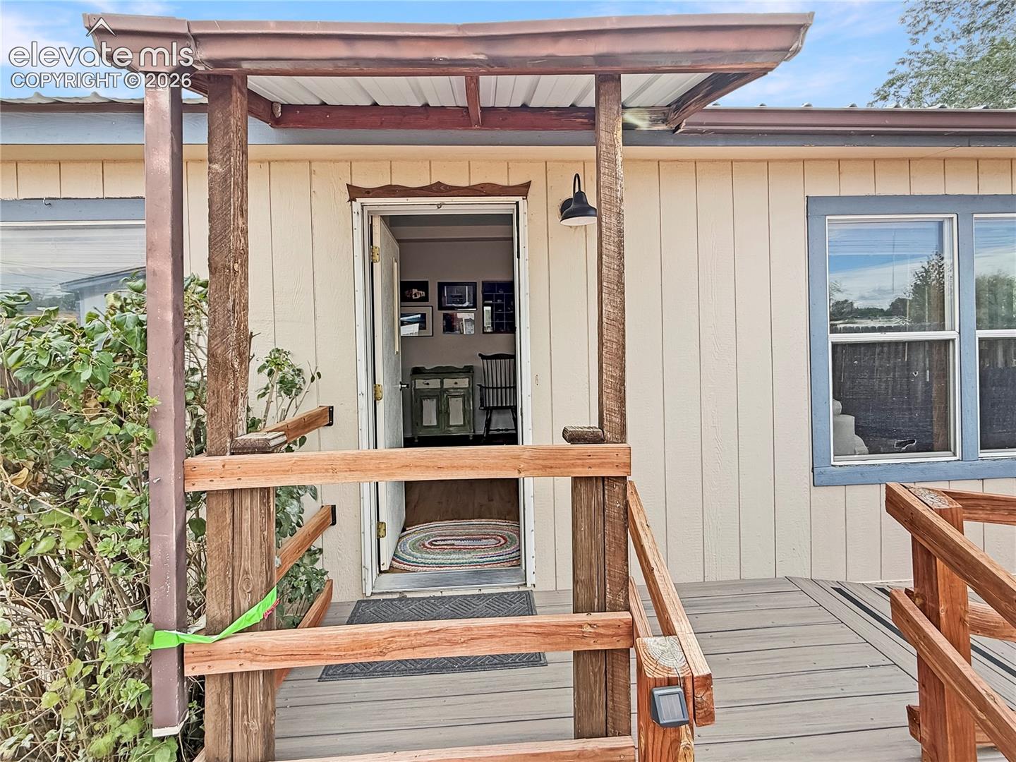 Listing photo 2 for 2620 Lowell Avenue