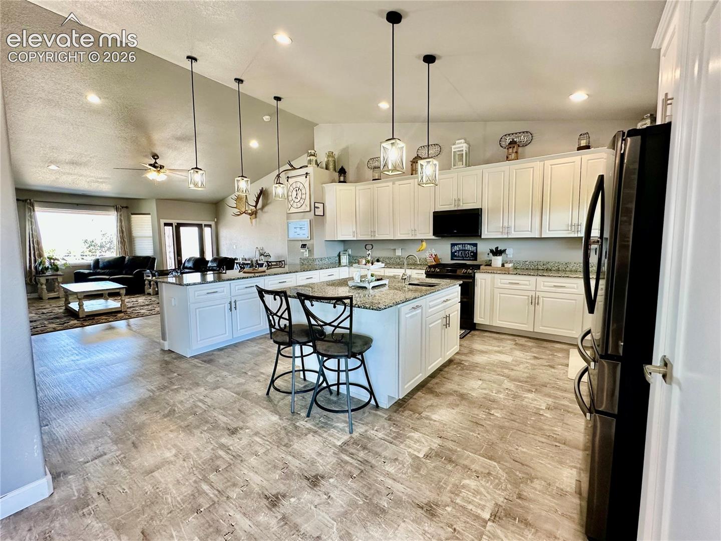 Listing photo 16 for 2064 W Hesperus Drive