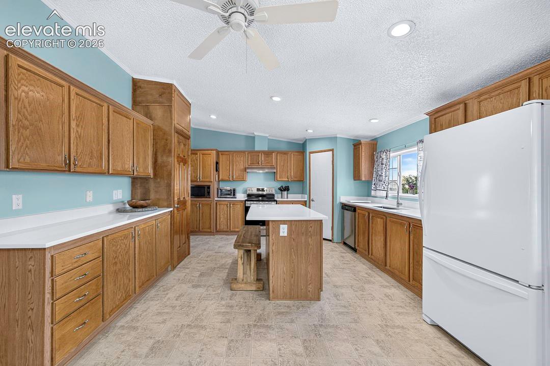 Listing photo 4 for 755 High Prairie Point