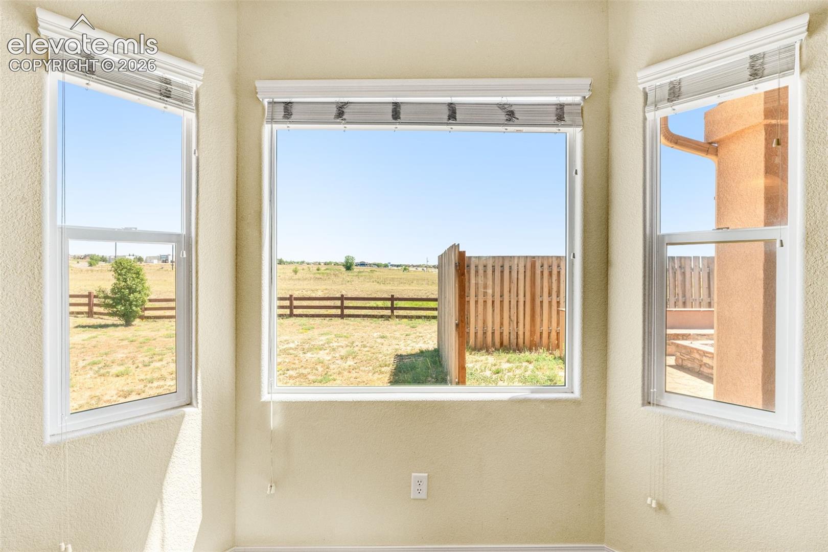 Listing photo 5 for 11263 Foxwell Way