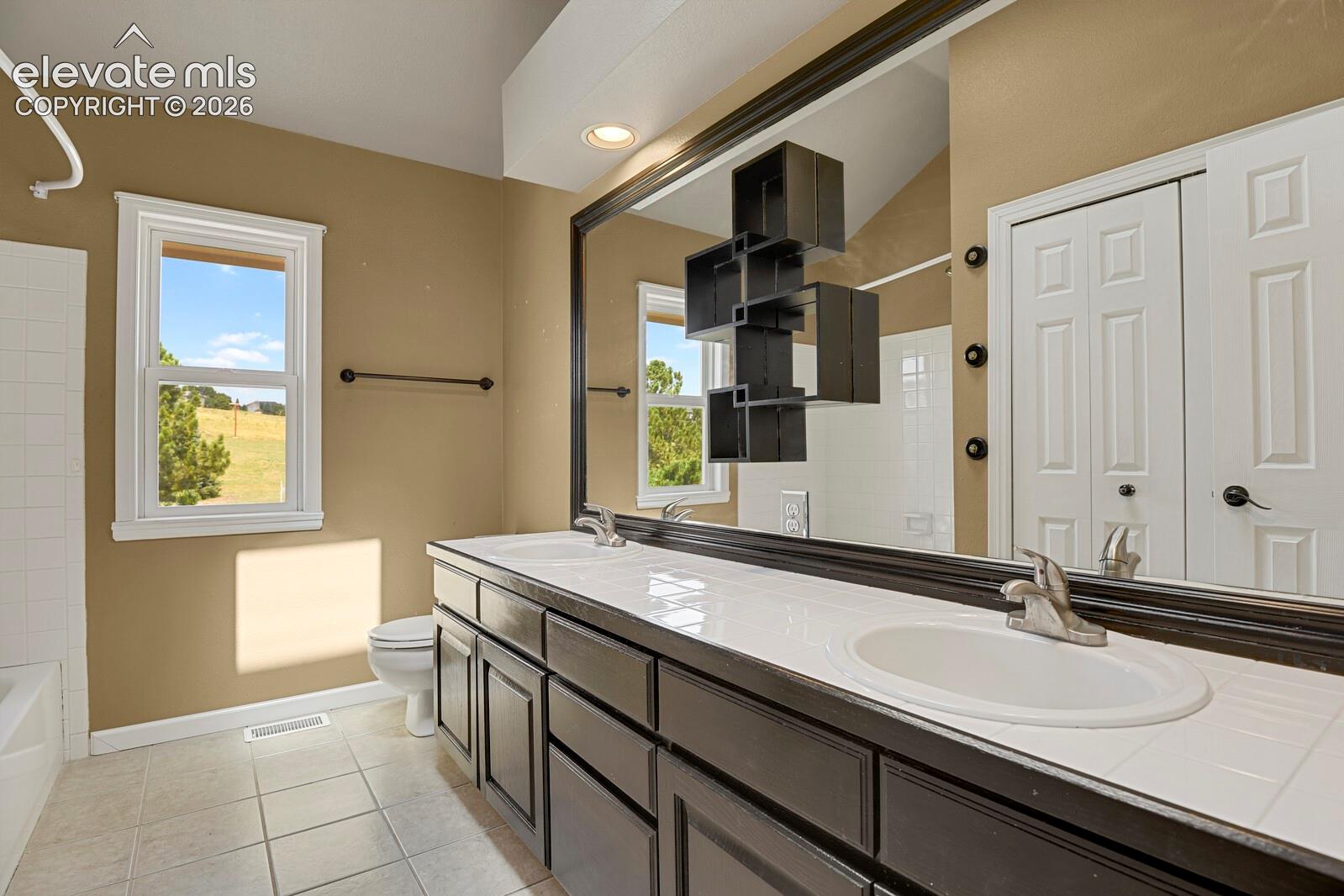 Listing photo 17 for 916 W Caribou Drive