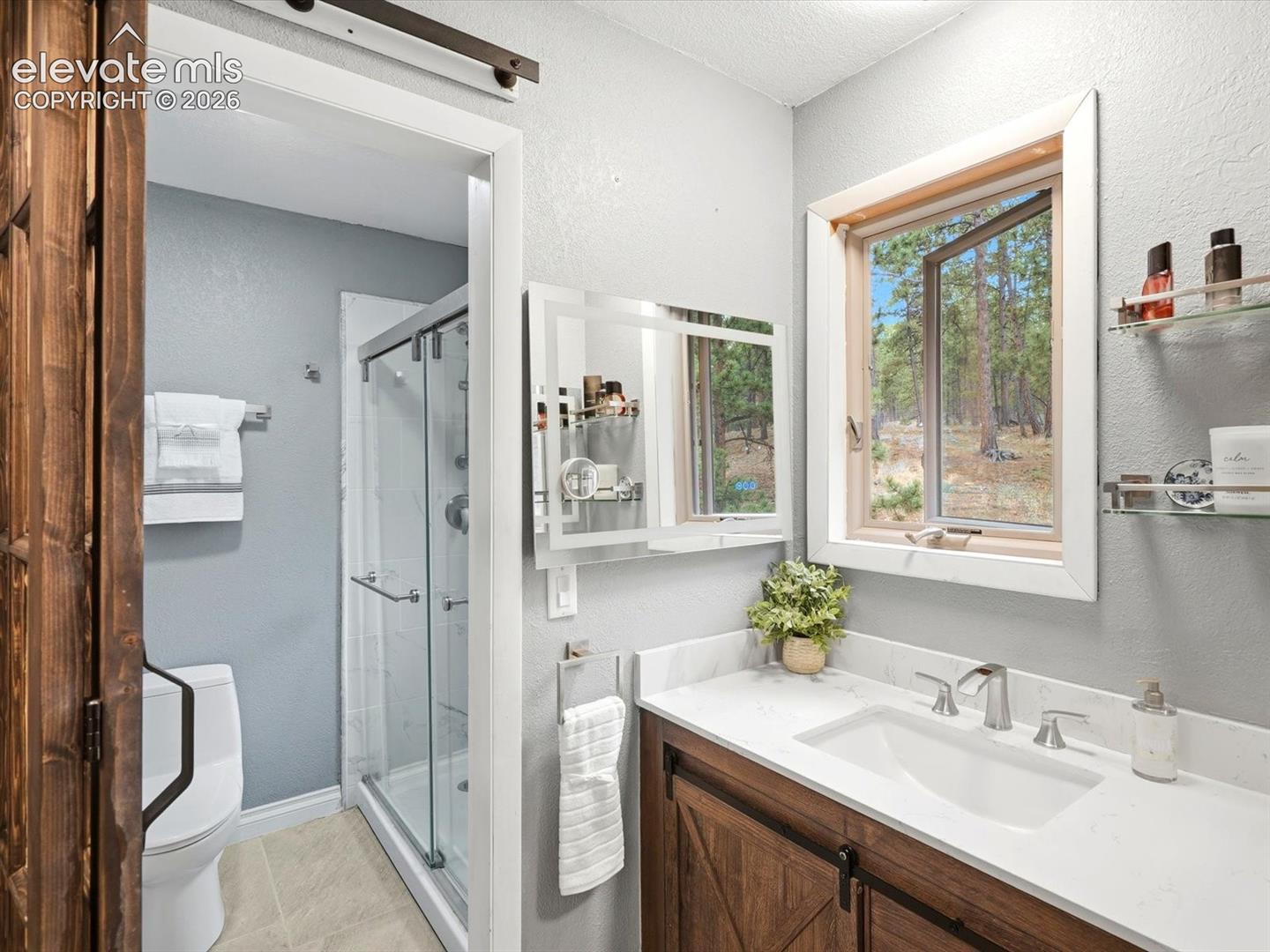 Listing photo 4 for 14635 Westcreek Road