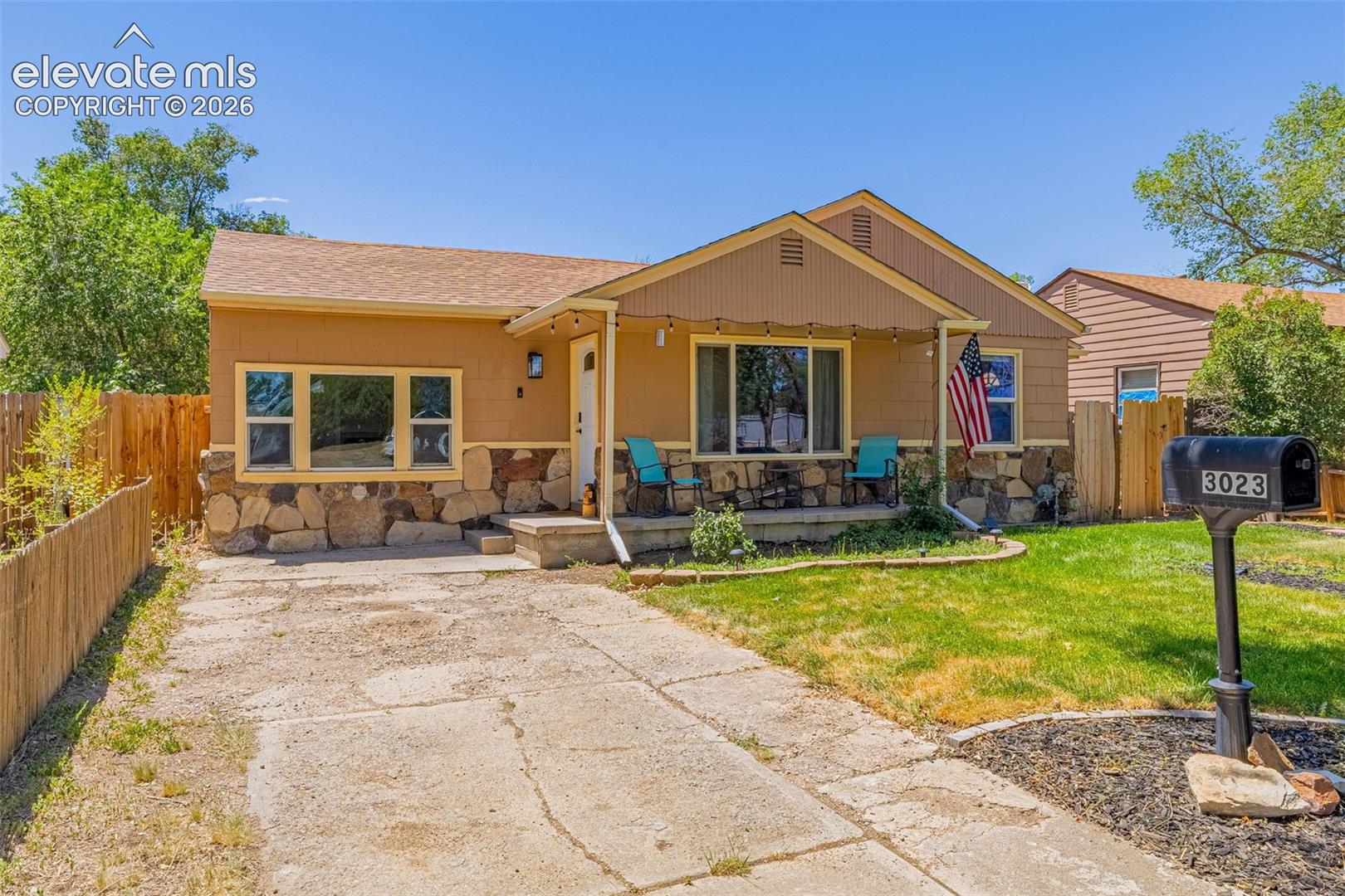 Listing photo 3 for 3023 2nd Avenue