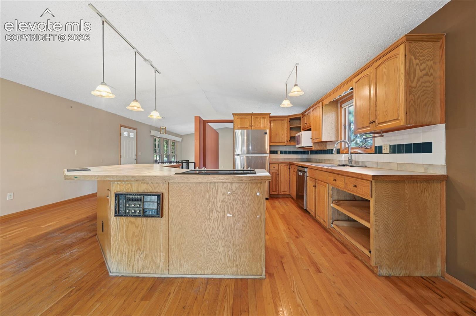 Listing photo 10 for 19280 doewood Drive