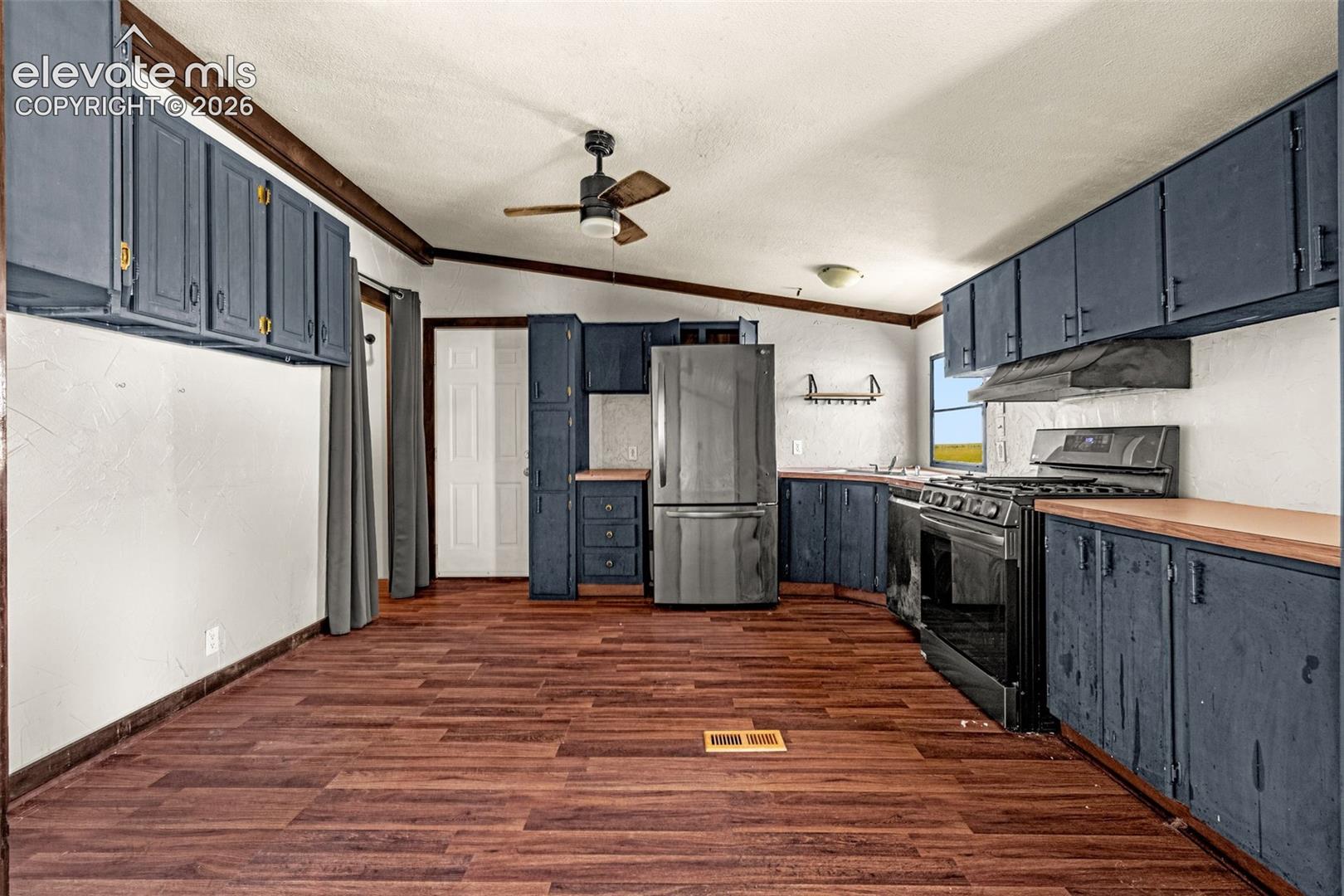 Listing photo 5 for 4465 S Johnson Road