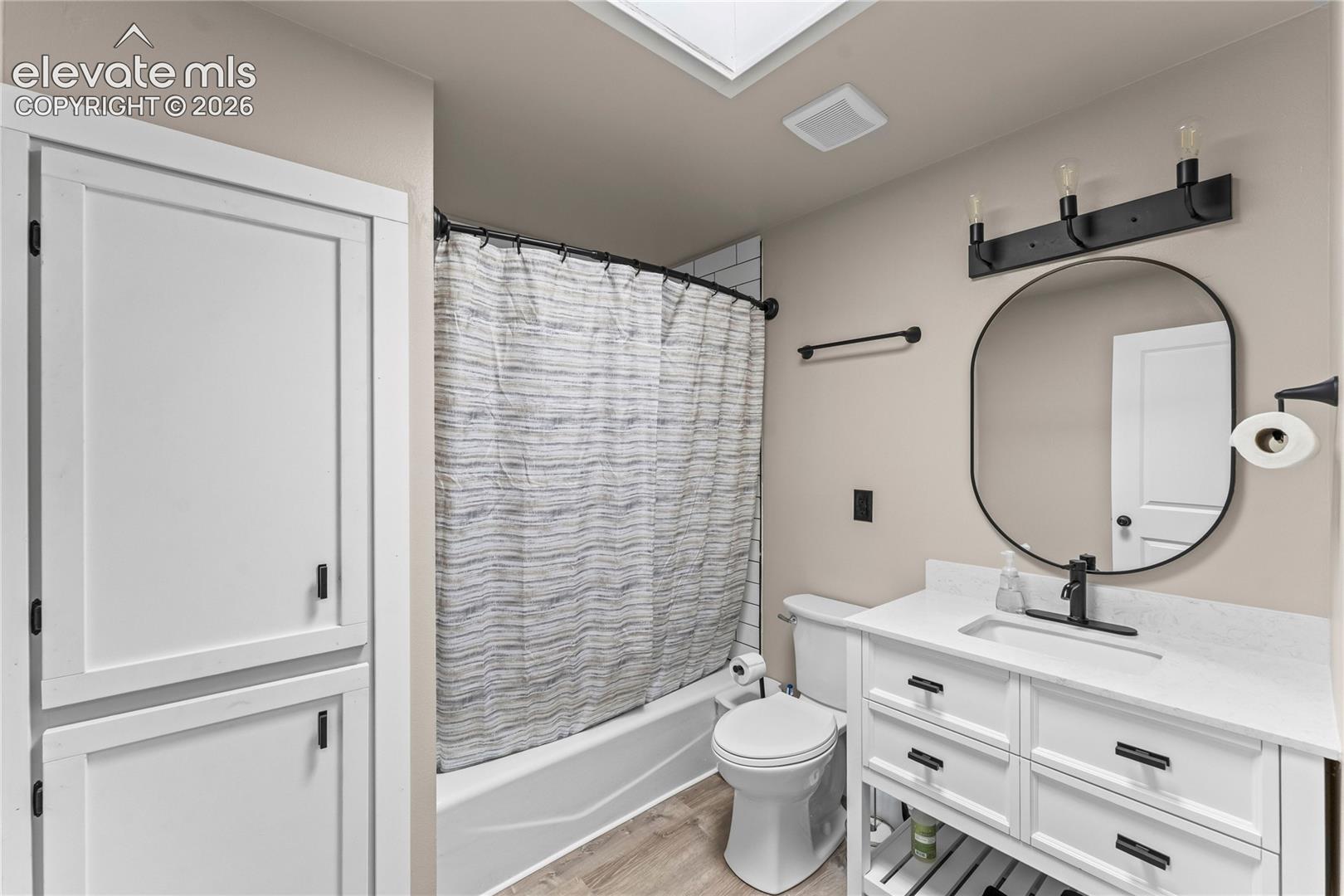 Listing photo 15 for 22 Heatherwood Lane