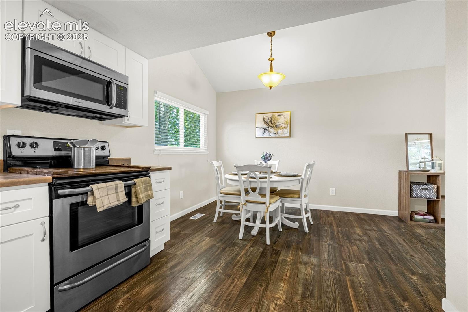 Listing photo 7 for 982 Candlestar Loop