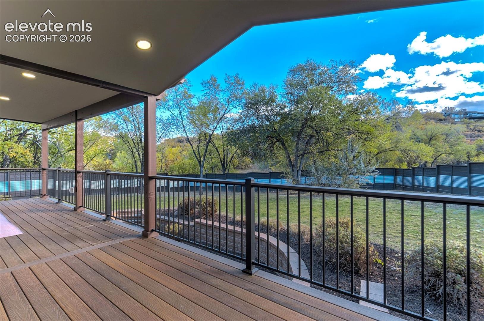 Listing photo 32 for 1825 Parkview Boulevard