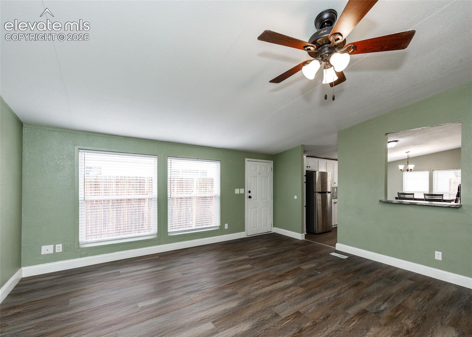 Listing photo 7 for 861 Desert Circle