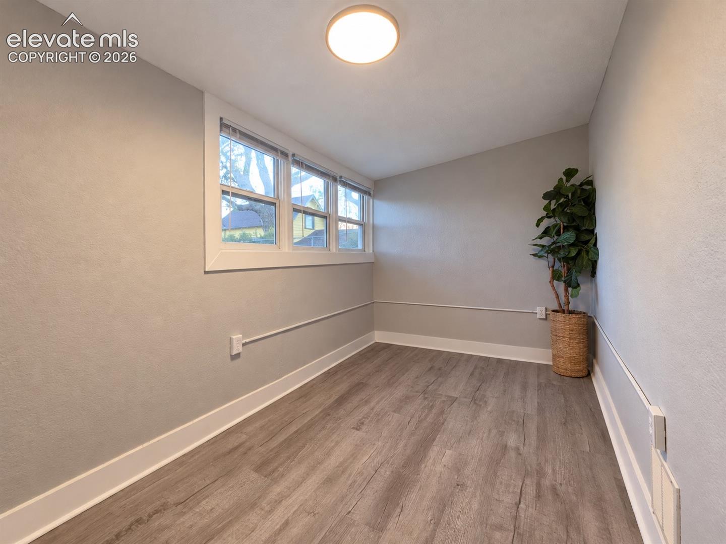 Listing photo 18 for 316 E 2nd Street